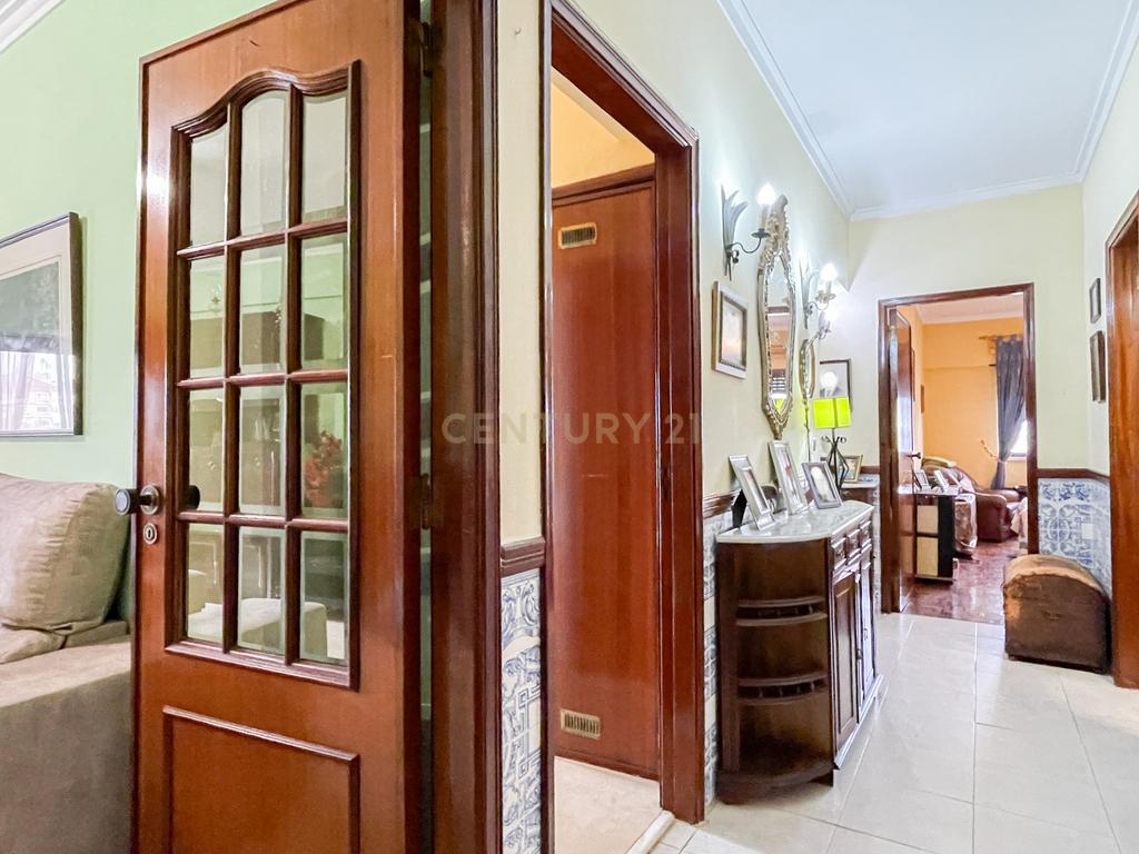 Apartamento T3 - Casal do Chapim - Odivelas - Garagem - Arrecadação - Image 6